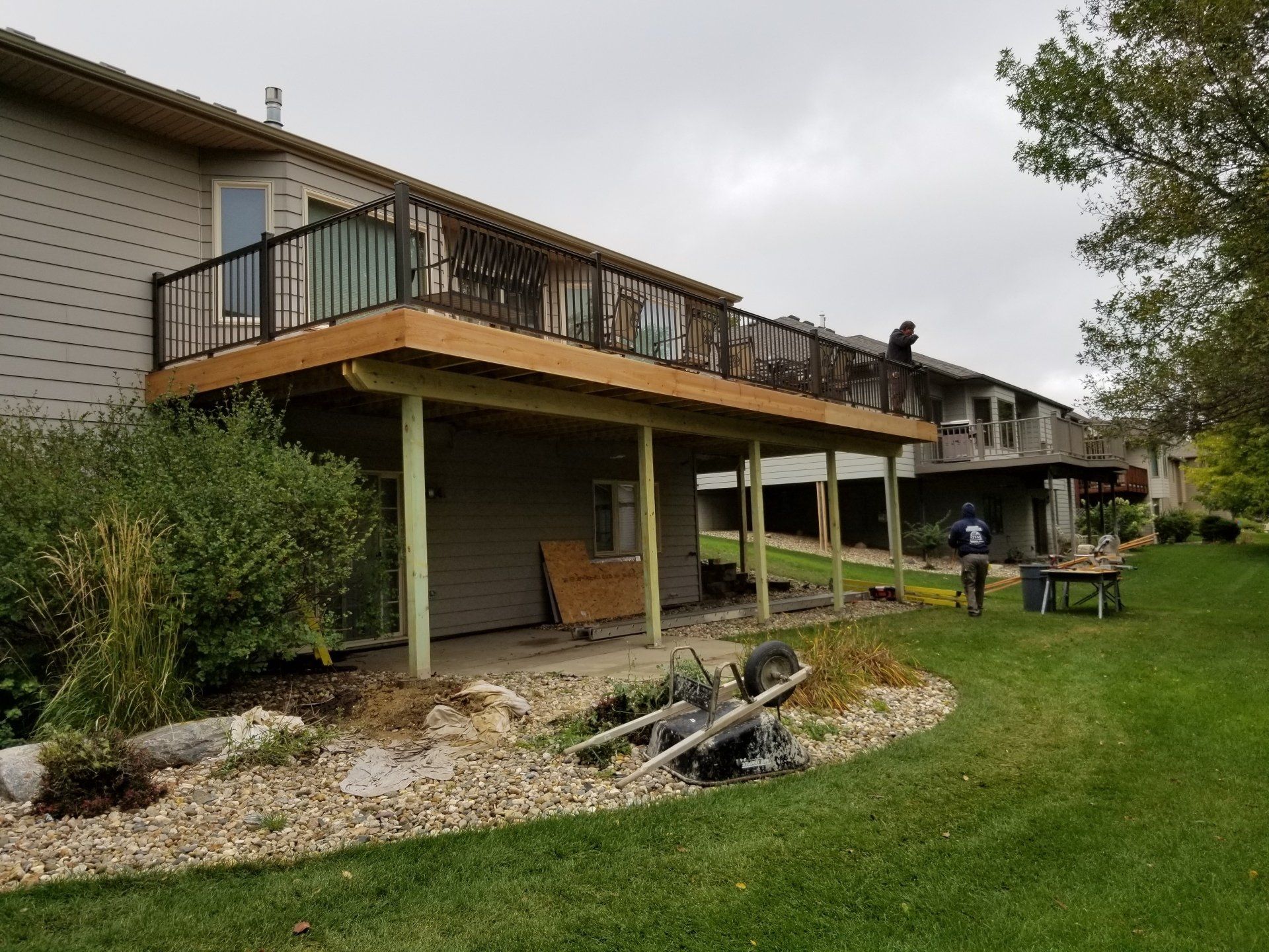 Cedar floor deck with composite railings
