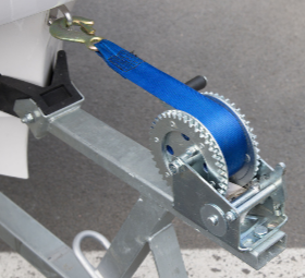 Boat trailer winch with blue rope