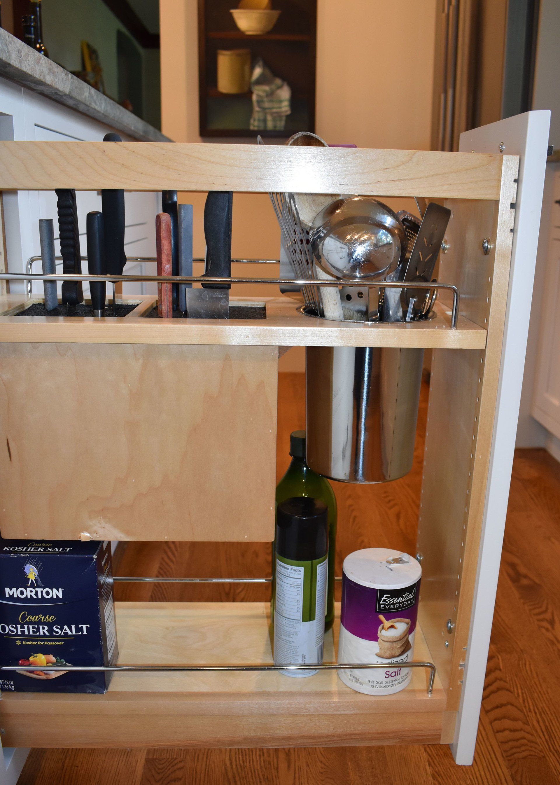 Kitchen pullout drawer