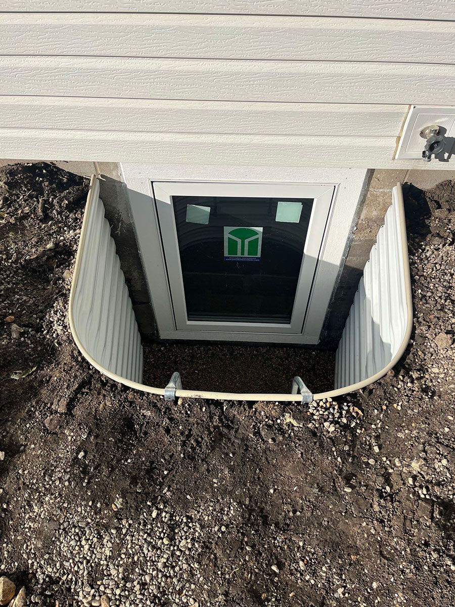 Functional egress window