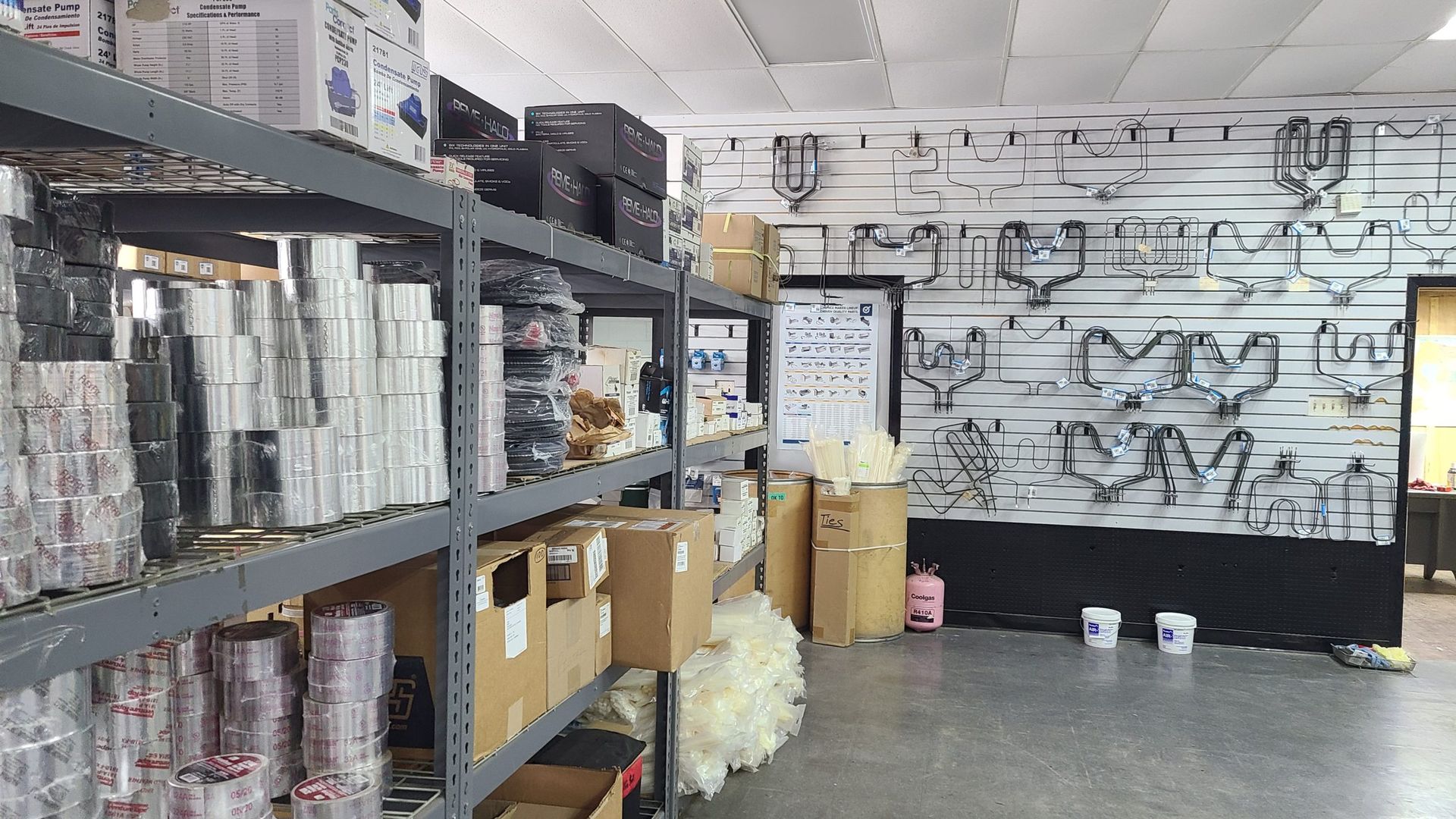 A warehouse filled with lots of shelves and boxes.