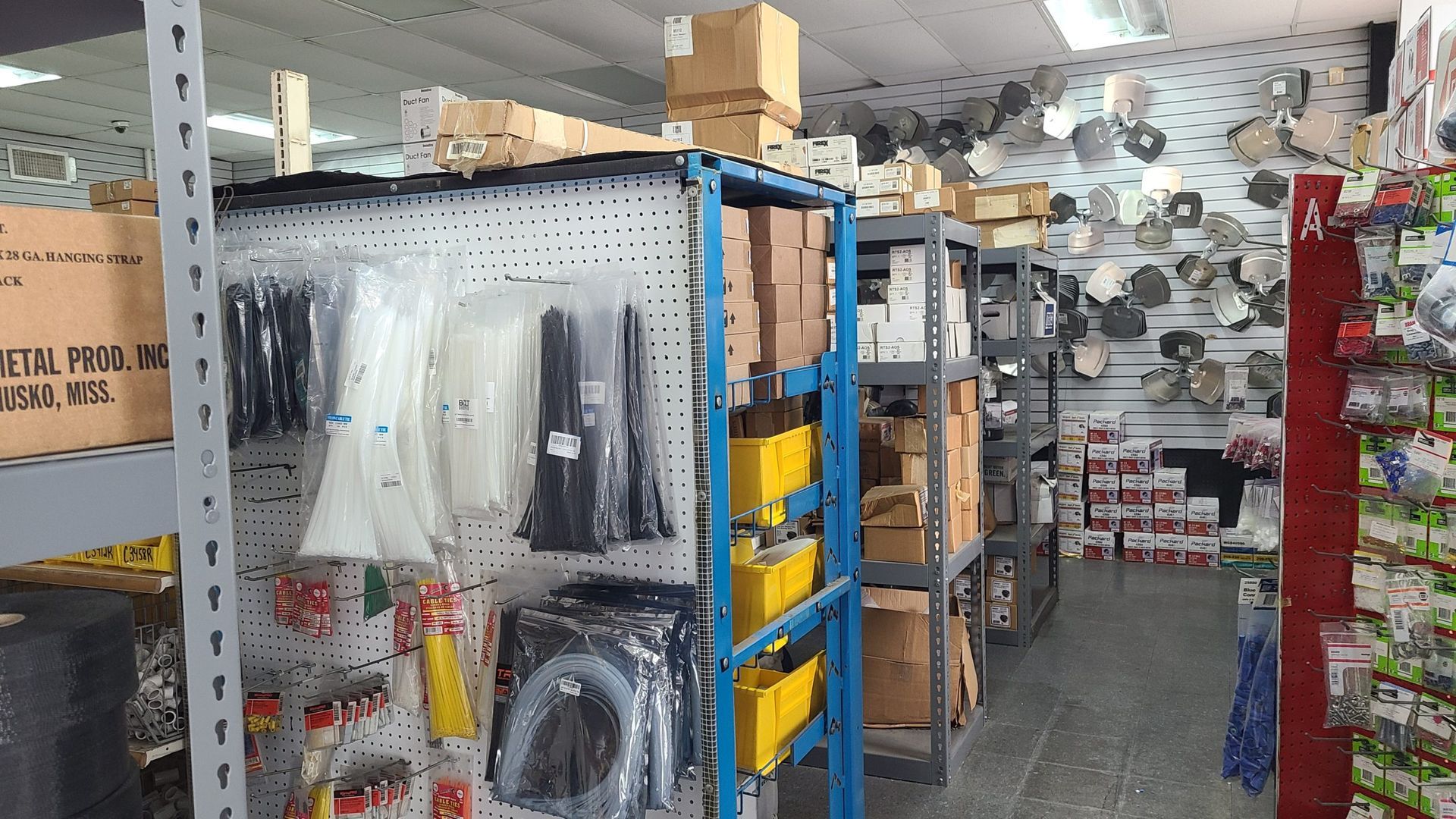 A warehouse filled with lots of shelves and boxes.