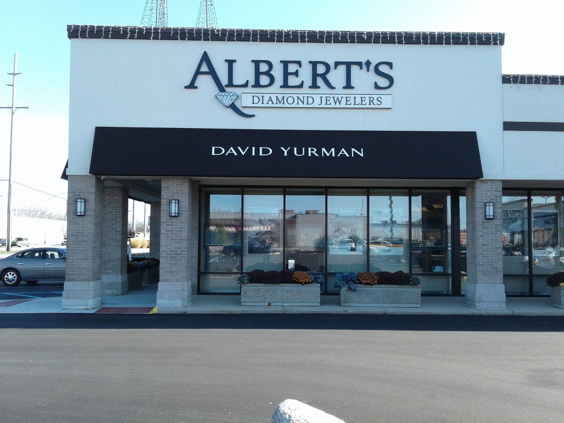 Albert’s Diamond Jewelers storefront with David Yurman sign above the windows.