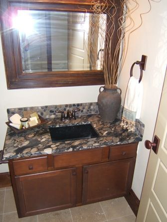 A bathroom with a sink and a mirror