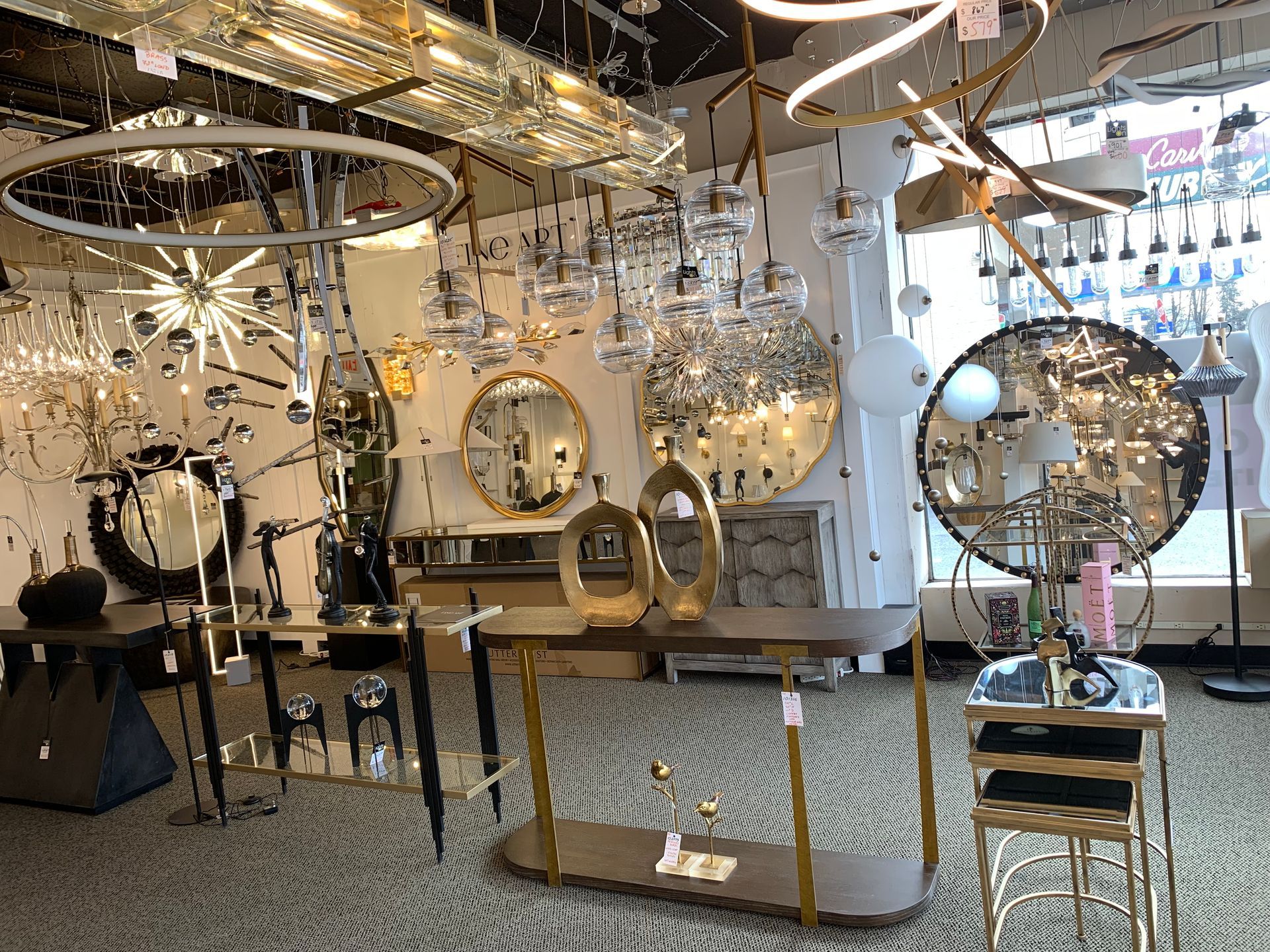 A room filled with lots of furniture and chandeliers.