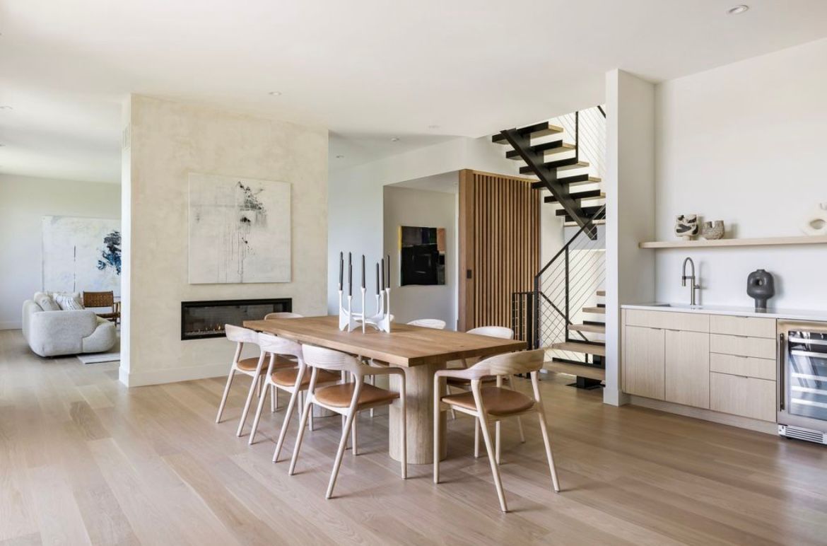 There is a dining table and chairs in the middle of the room