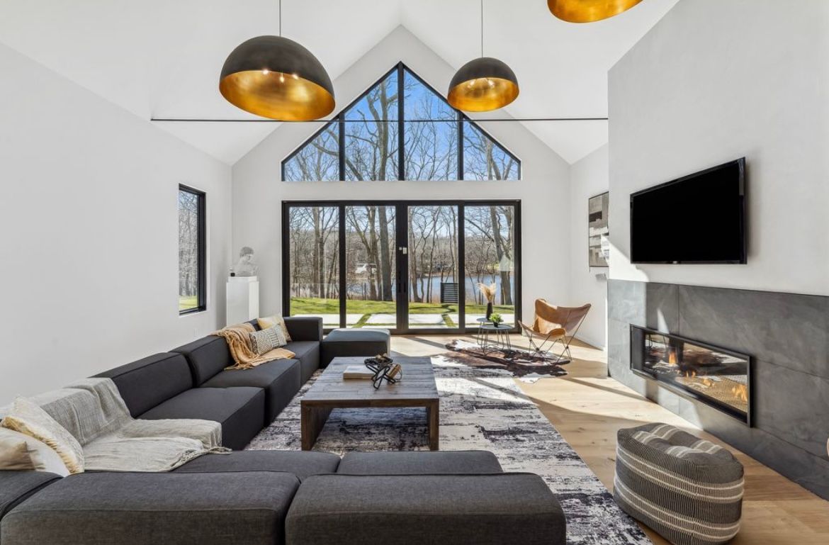 A living room with a couch, fireplace and television
