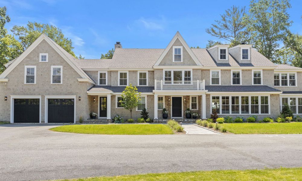 A large house with a lot of windows and garages