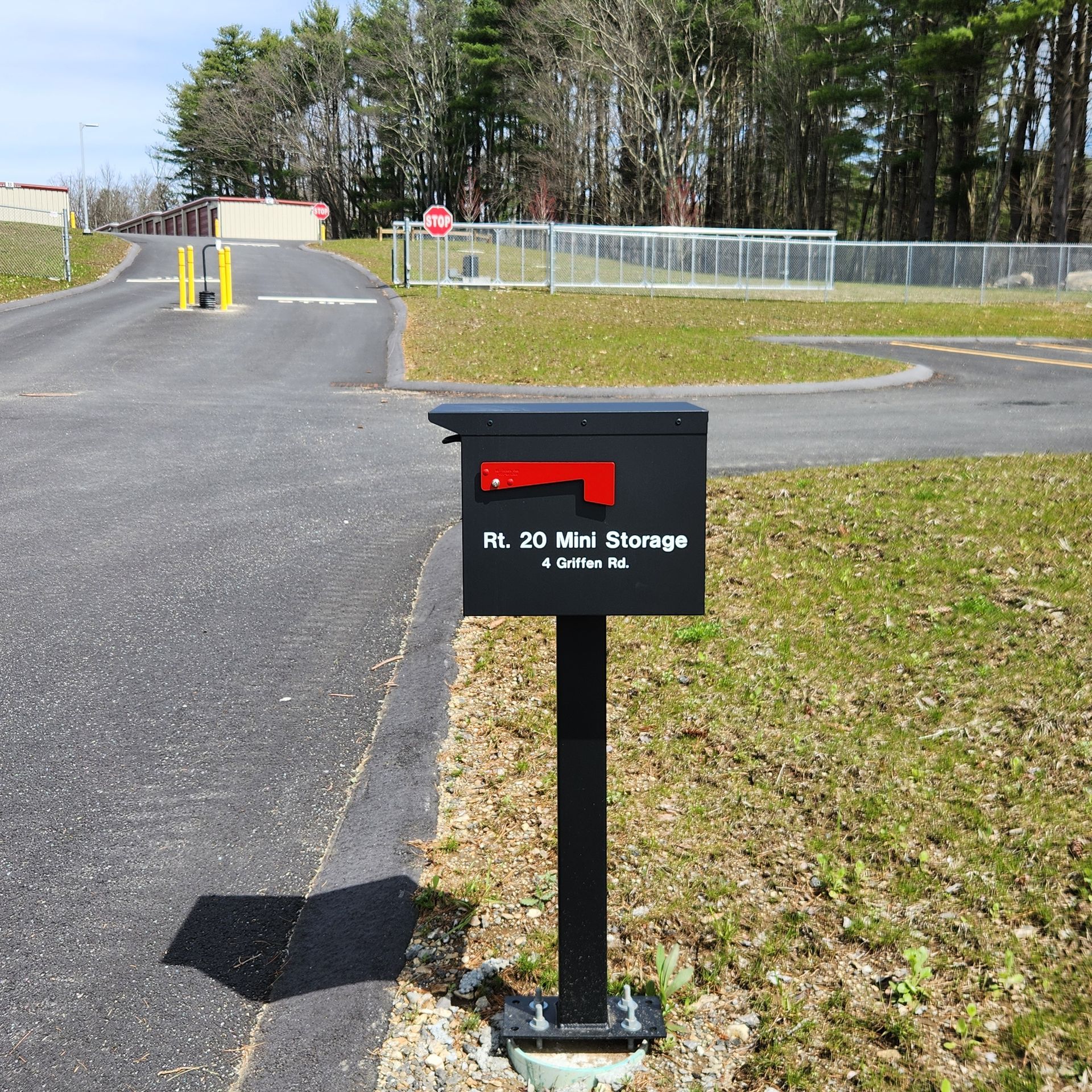 A black mailbox with a red letter t on it