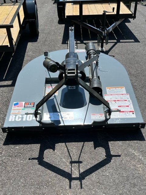 A lawn mower with the word rc10 on it