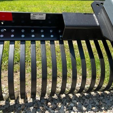 A bucket with a label that says dirt dog on it