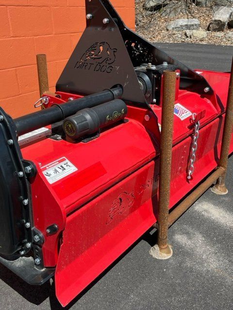 A red machine with the word gators on it