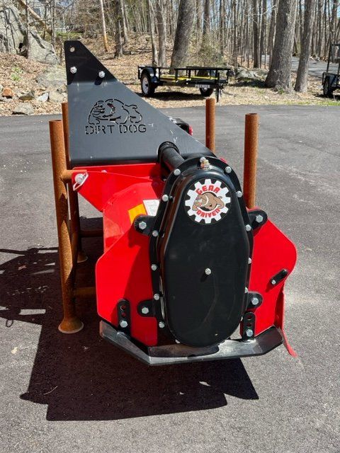 A red and black machine with the word dingo on it