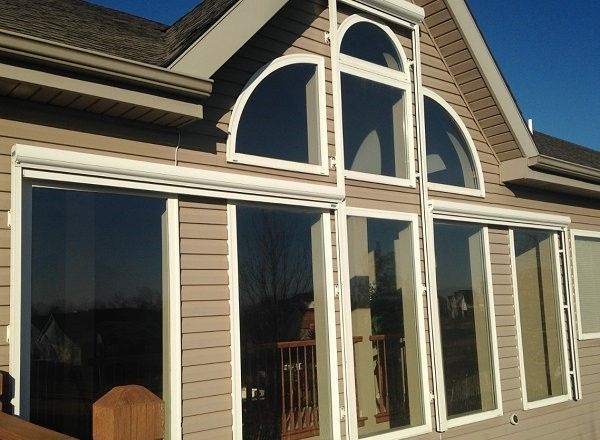 Windows equipped with a solar screens