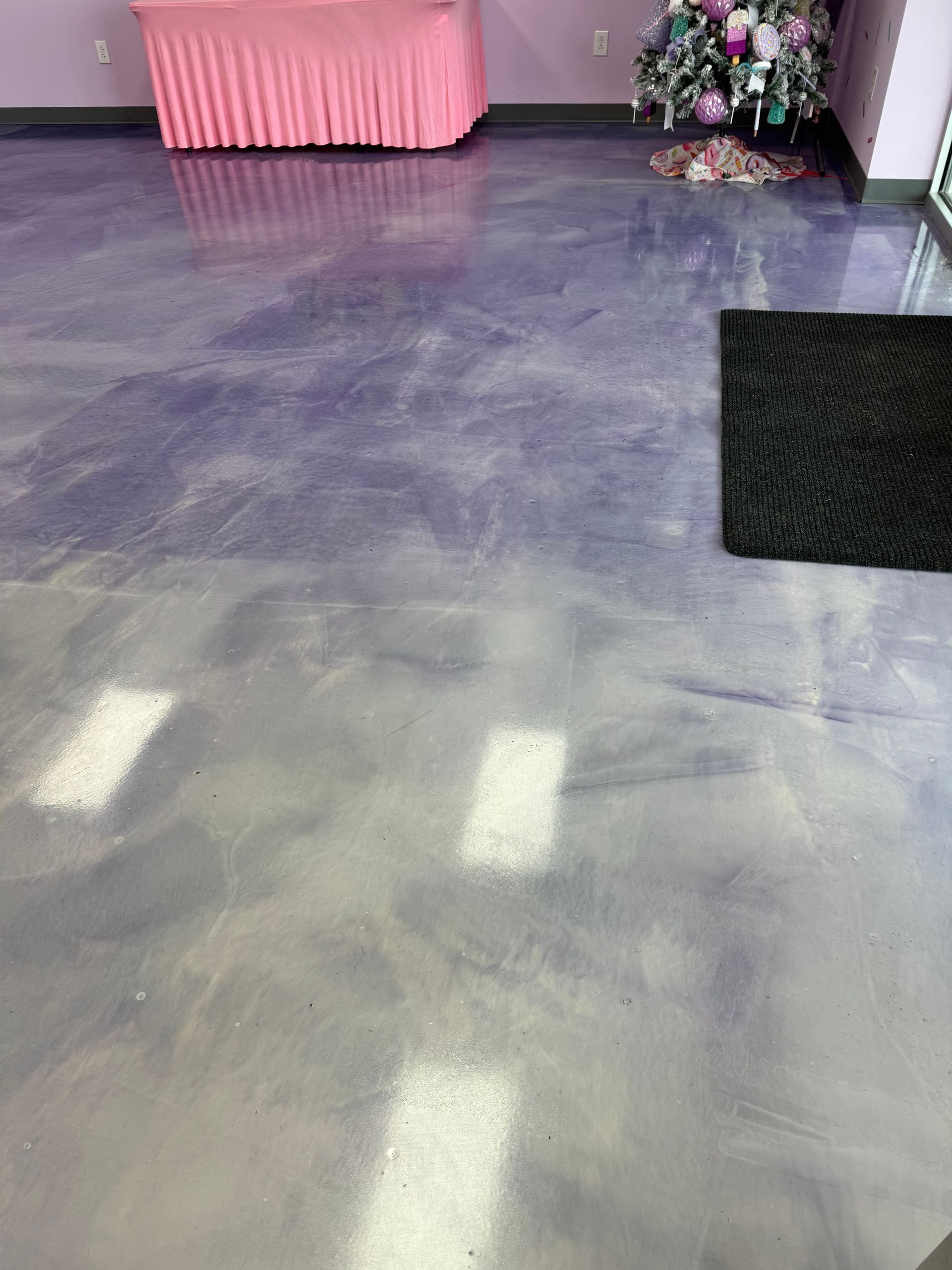 A room with a purple floor and a pink table cloth.