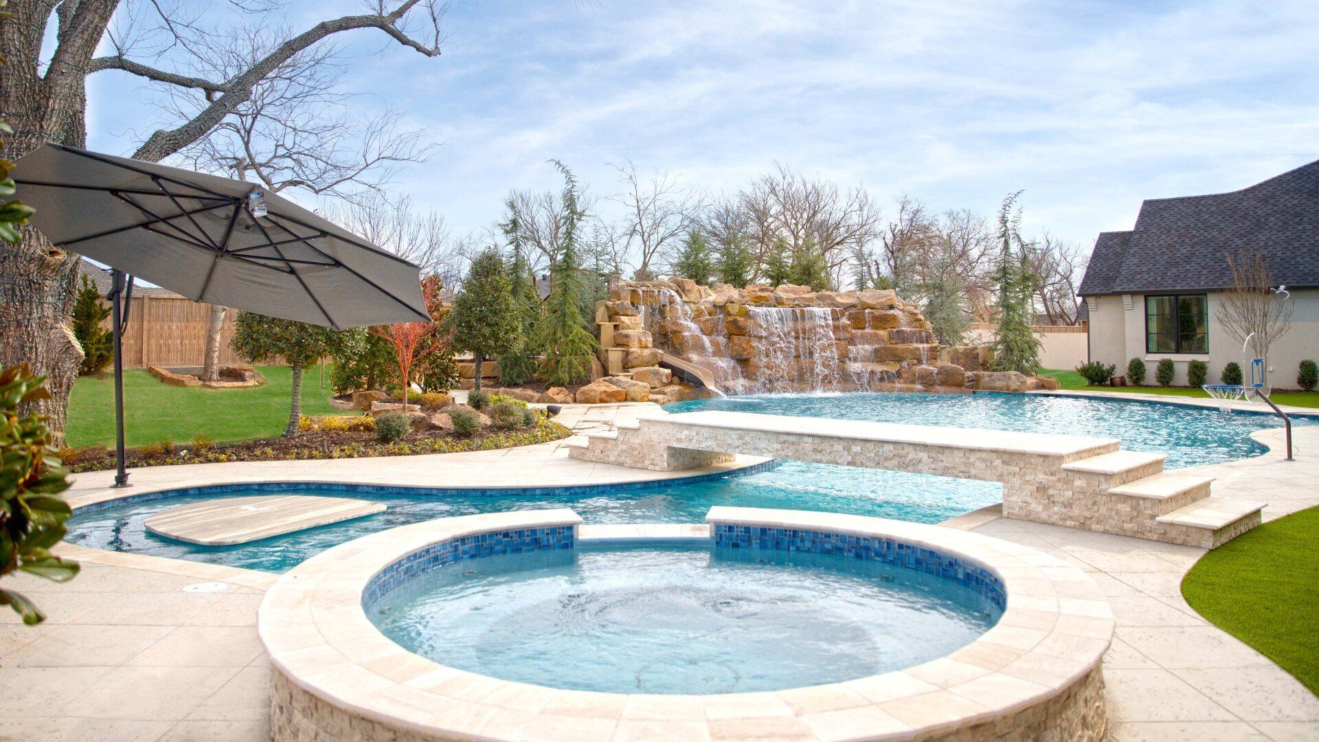 There is a hot tub in the middle of the pool.