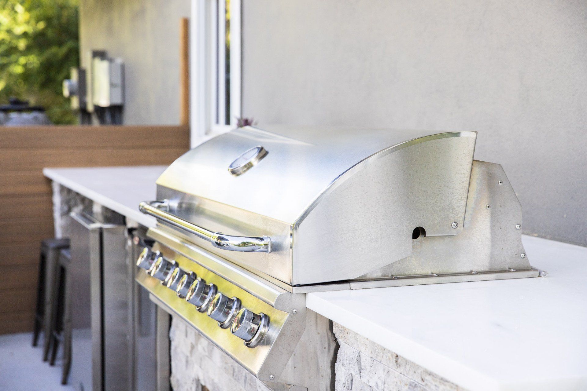 A stainless steel grill is sitting on top of a counter.
