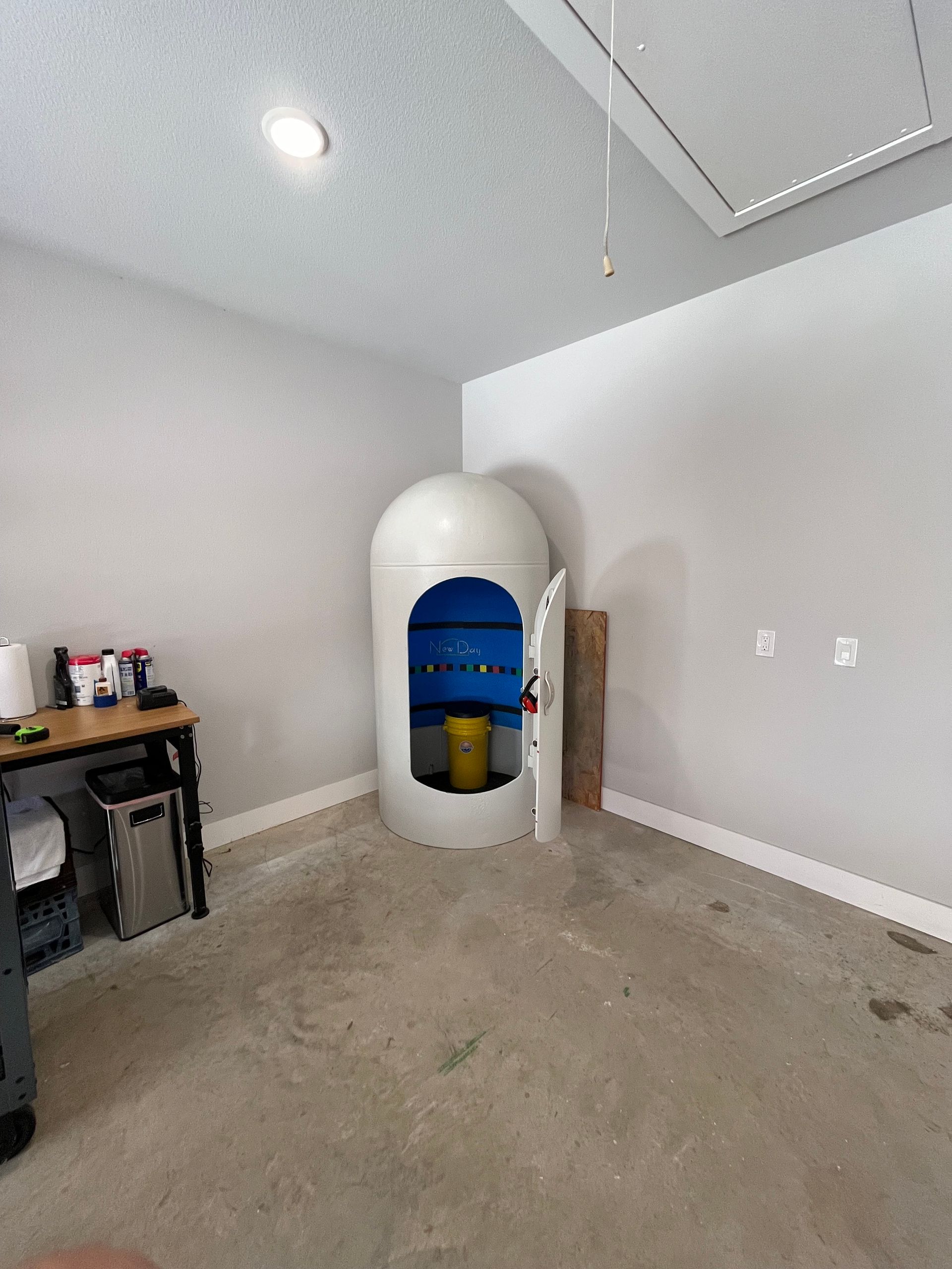 A room with a large white container in the middle of it.