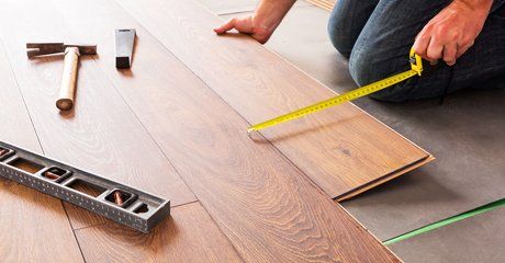 Installing laminated floor