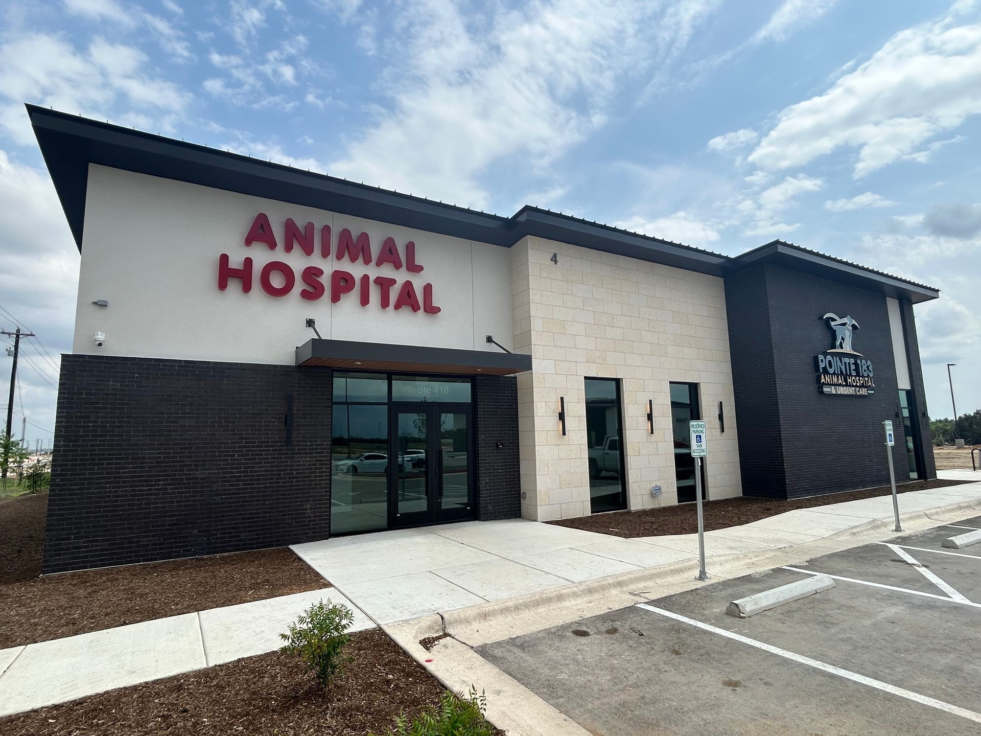 The front of an animal hospital with a parking lot in front of it