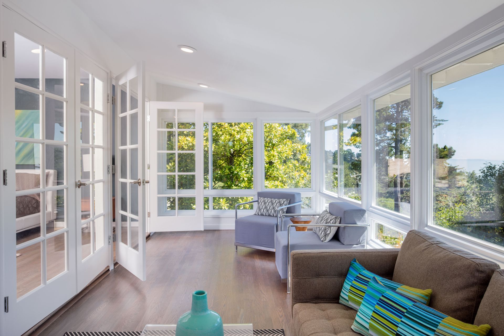 How Home Remodeling Contractors Can Create Your Ideal Sunroom
