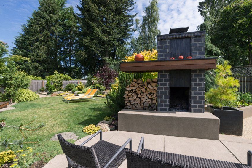 Outdoor fireplace
