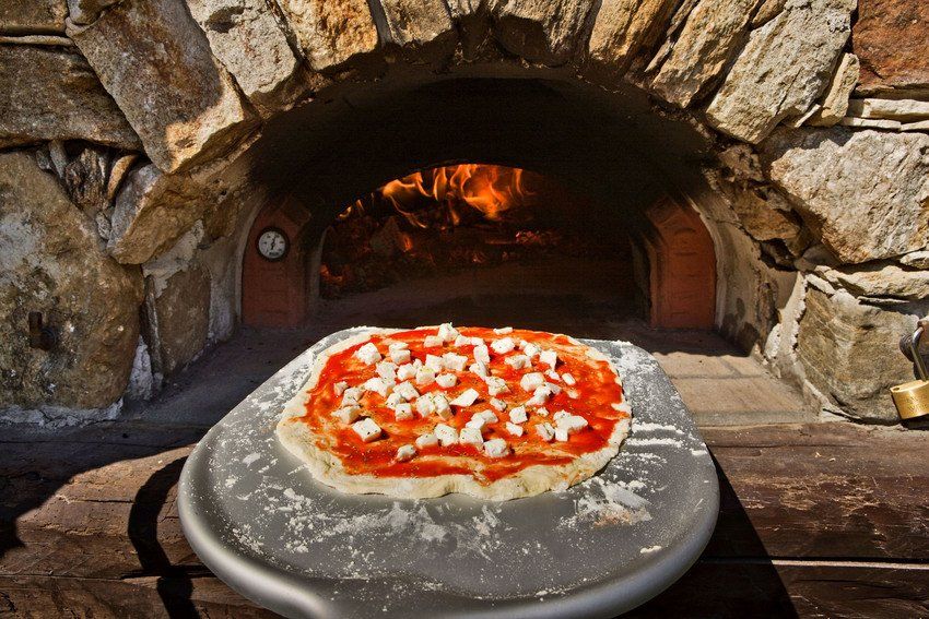 Outdoor pizza oven