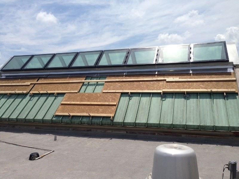 A roof with a lot of windows on it