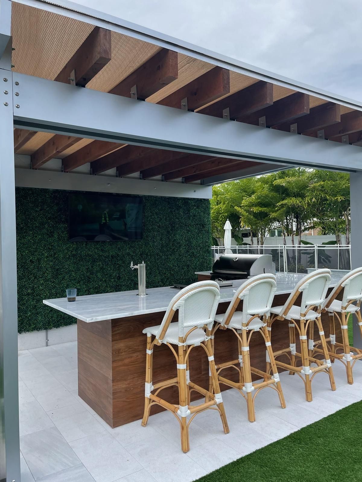 Spacious patio with ceiling fan and TV, perfect for outdoor entertainment in Parkland, FL.