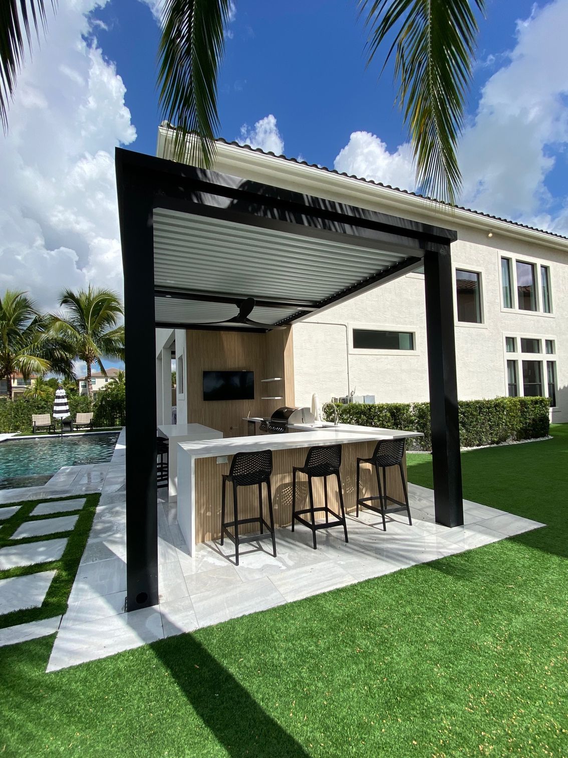 Stylish living room with modern amenities in Coral Springs, FL.