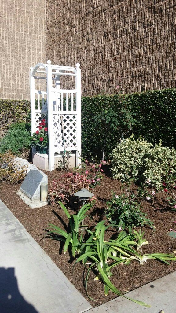 Outdoor space with memorial
