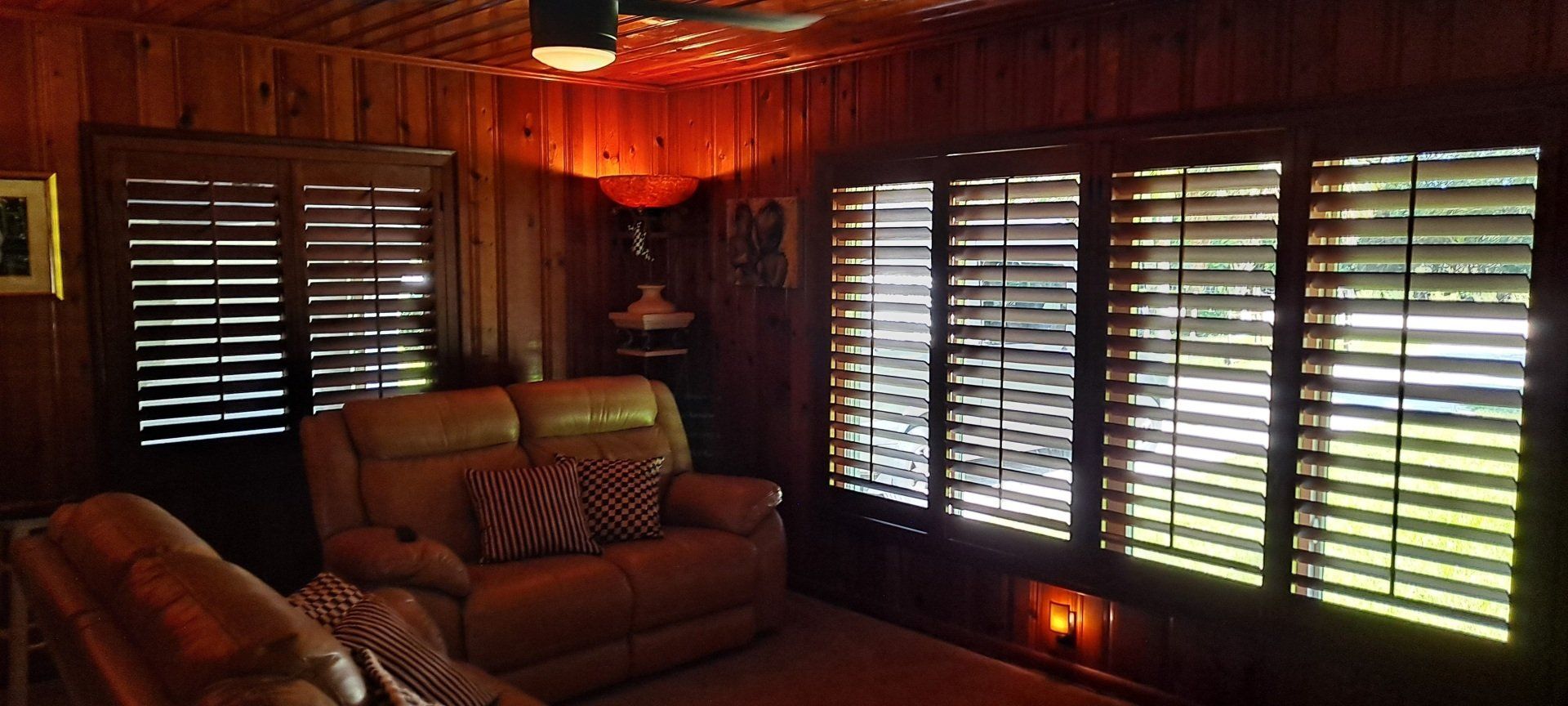 enchanting living area with a custom window décor