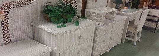 Pier one white wicker store bedroom furniture