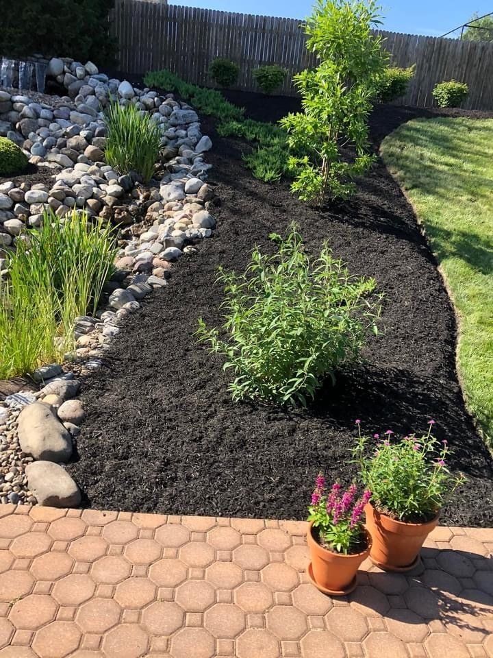 Perfectly laid black mulch under the plants