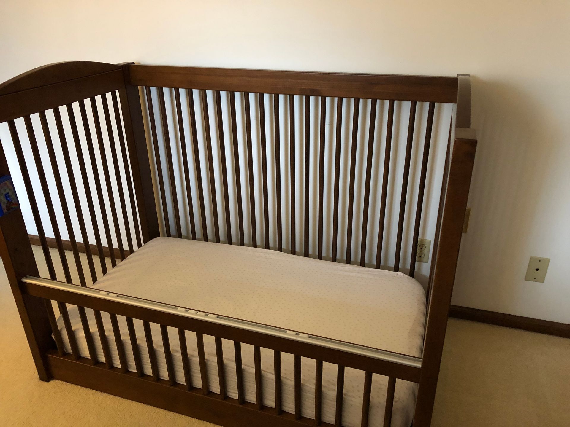 Gertie Crib with mattress