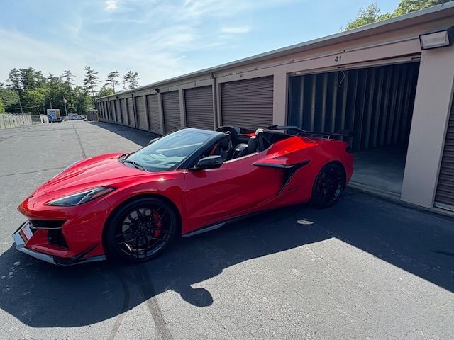 Car and storage unit
