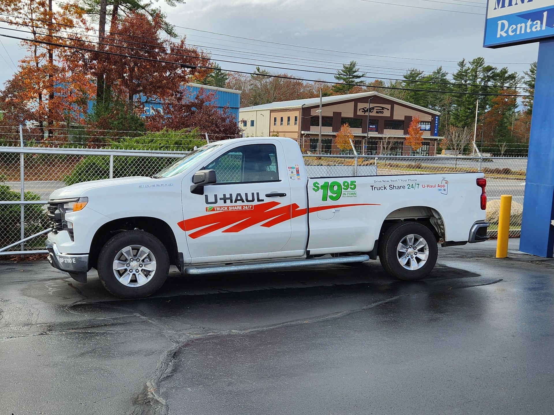 a white U-haul truck is parked in a parking lot