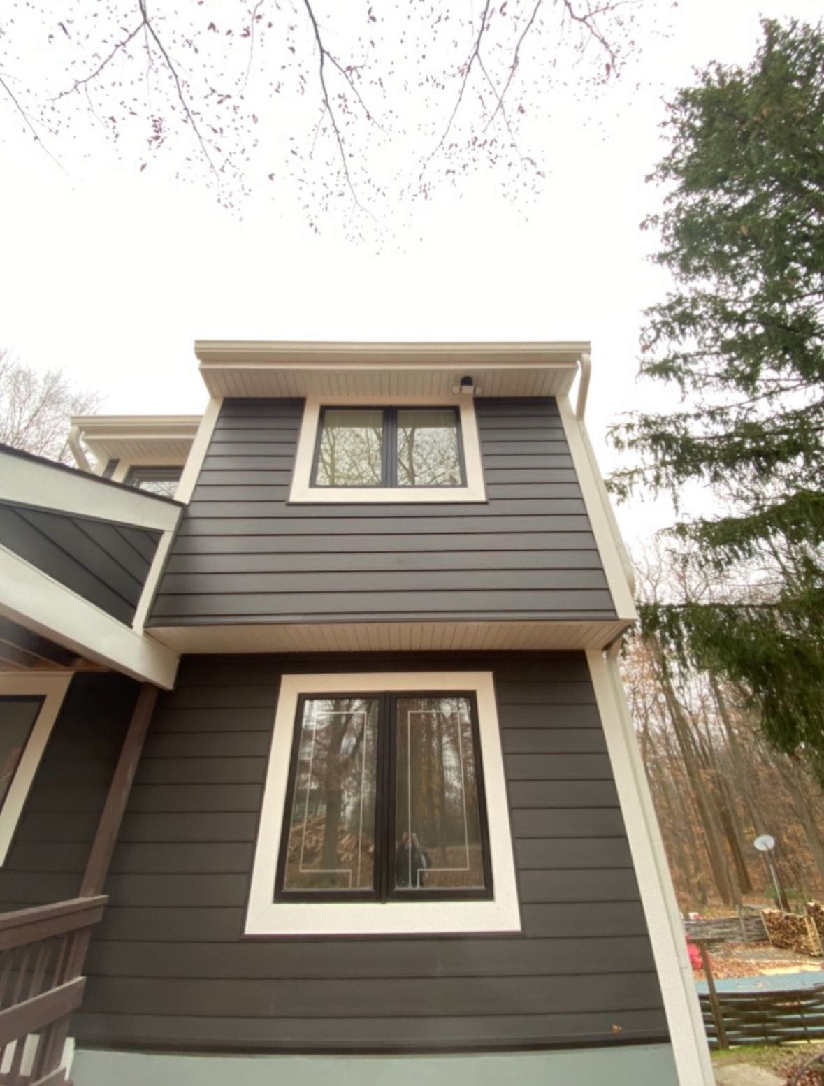 A house with a pyramid shaped roof and a lot of windows.