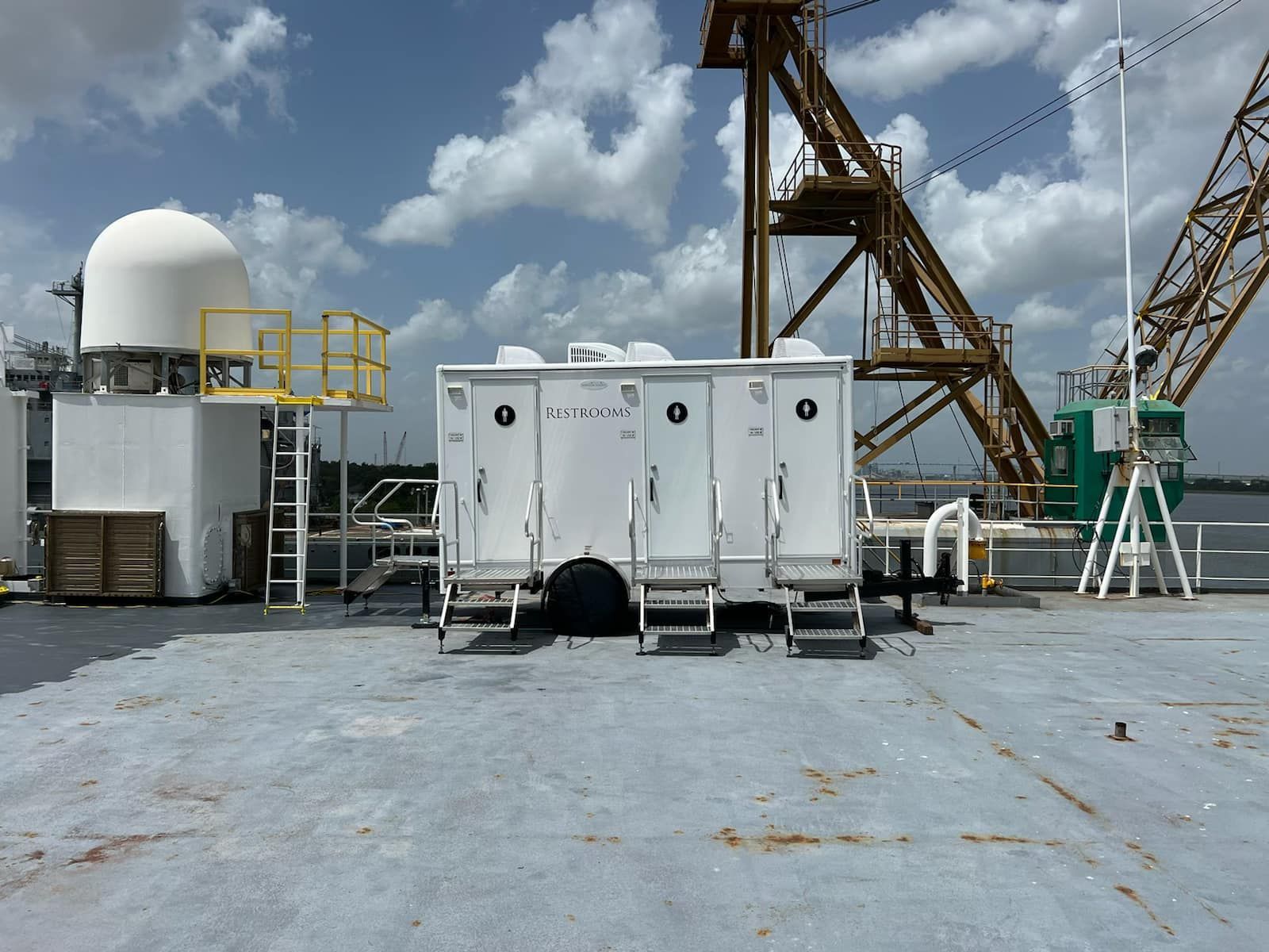 A row of white trailers are parked on the roof of a building