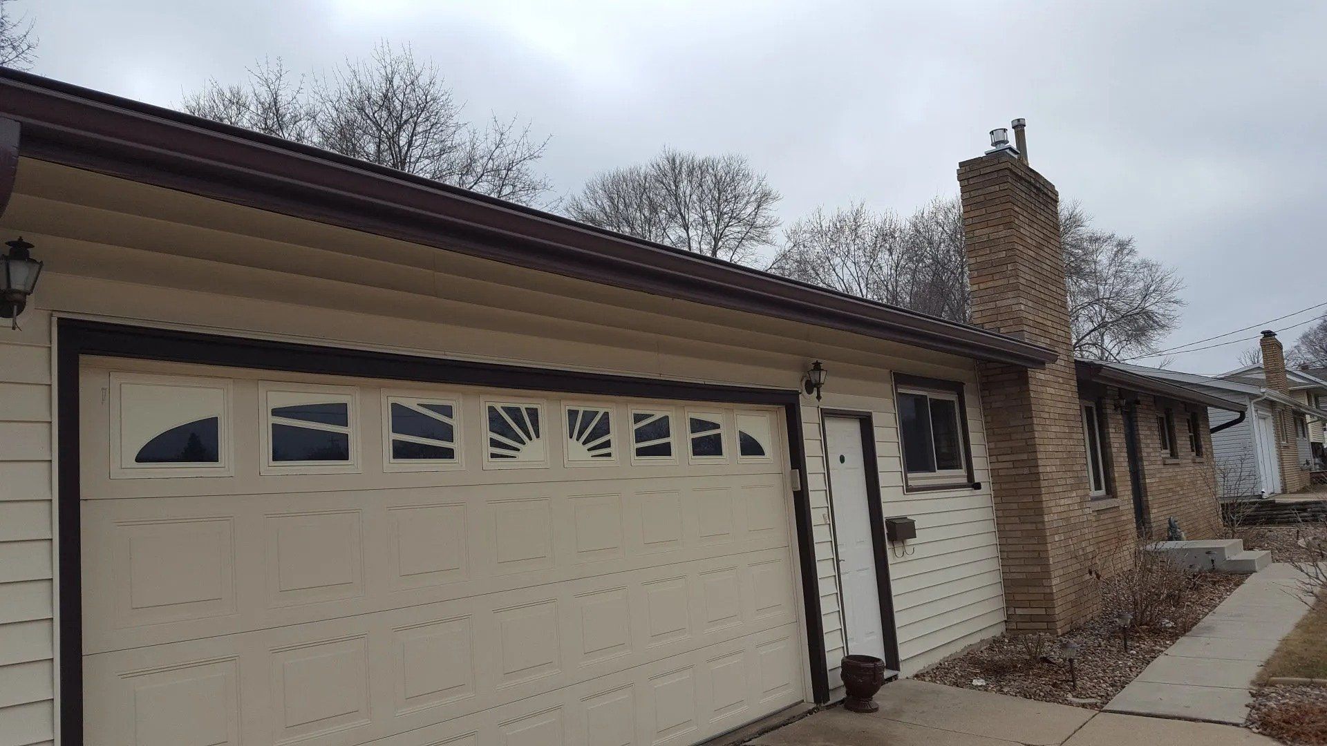 Royal brown 5 inch gutter