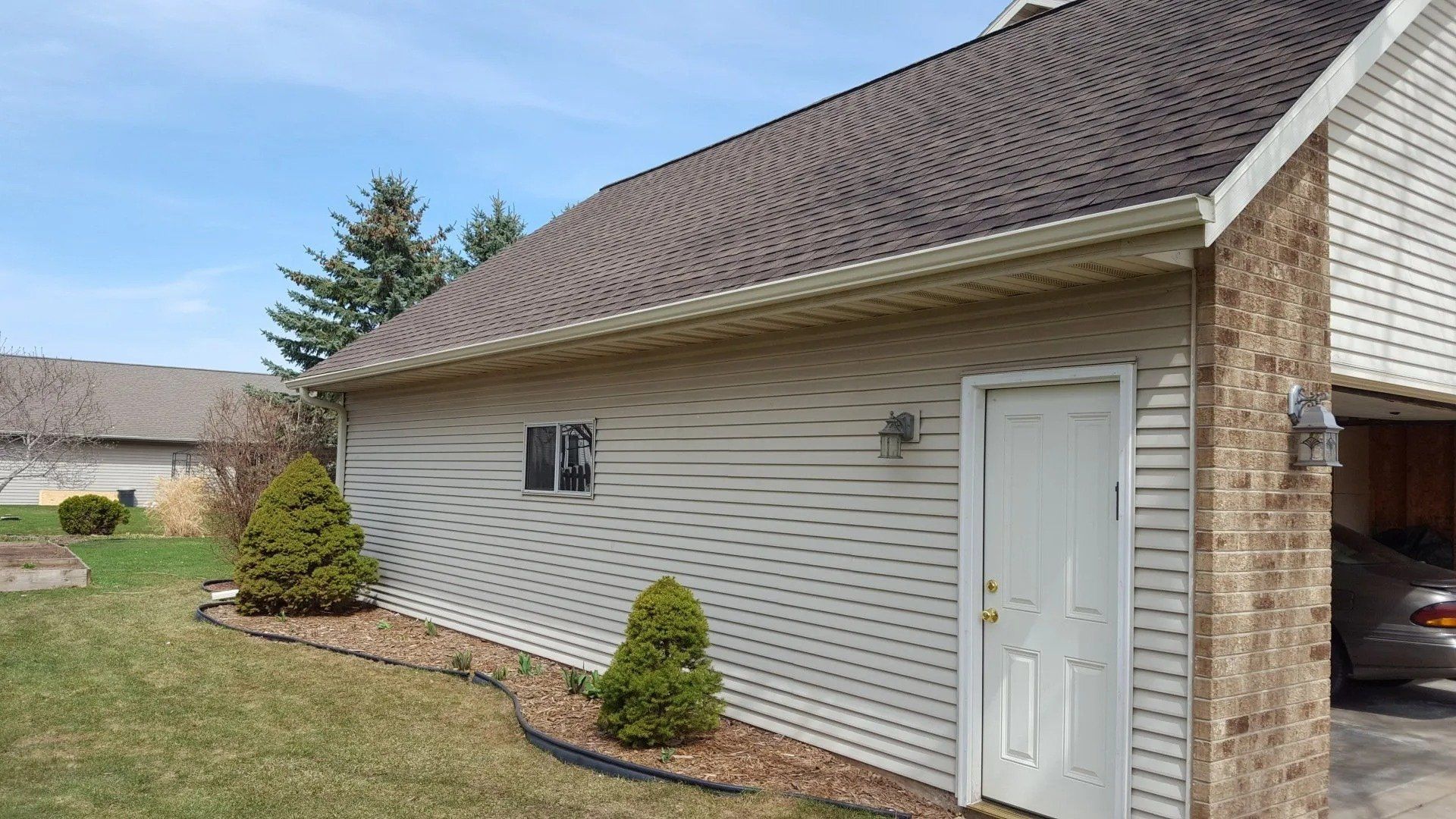 Almond 5 inch gutter