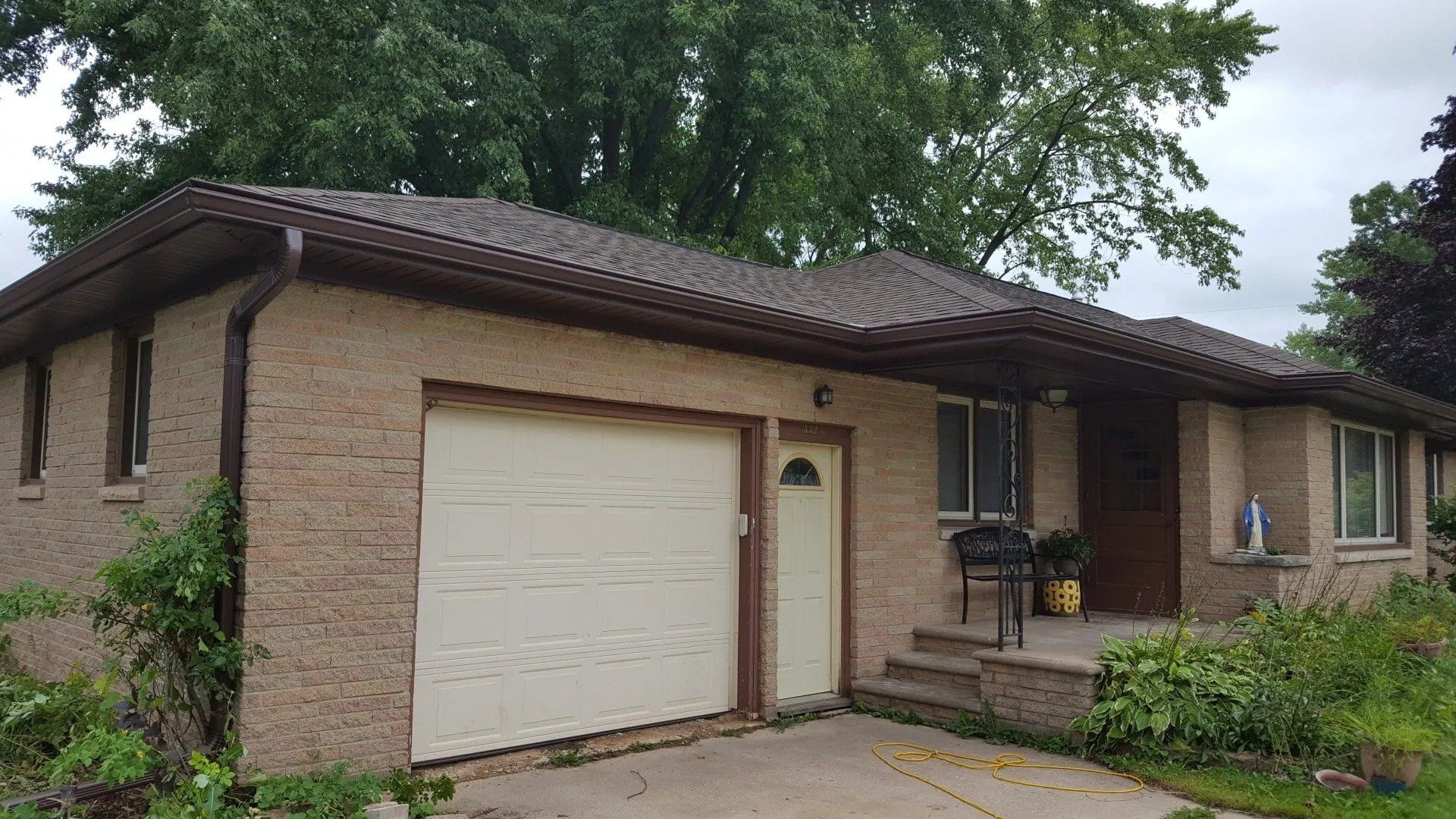 Royal brown 5 inch gutter