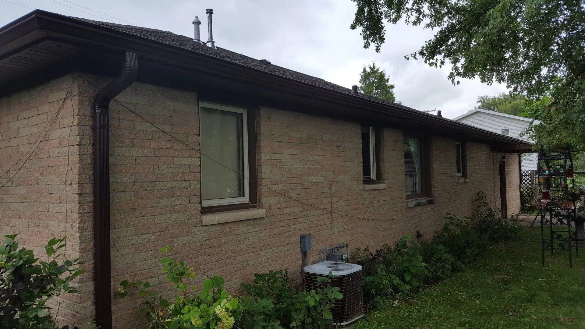 Royal brown 5 inch gutter