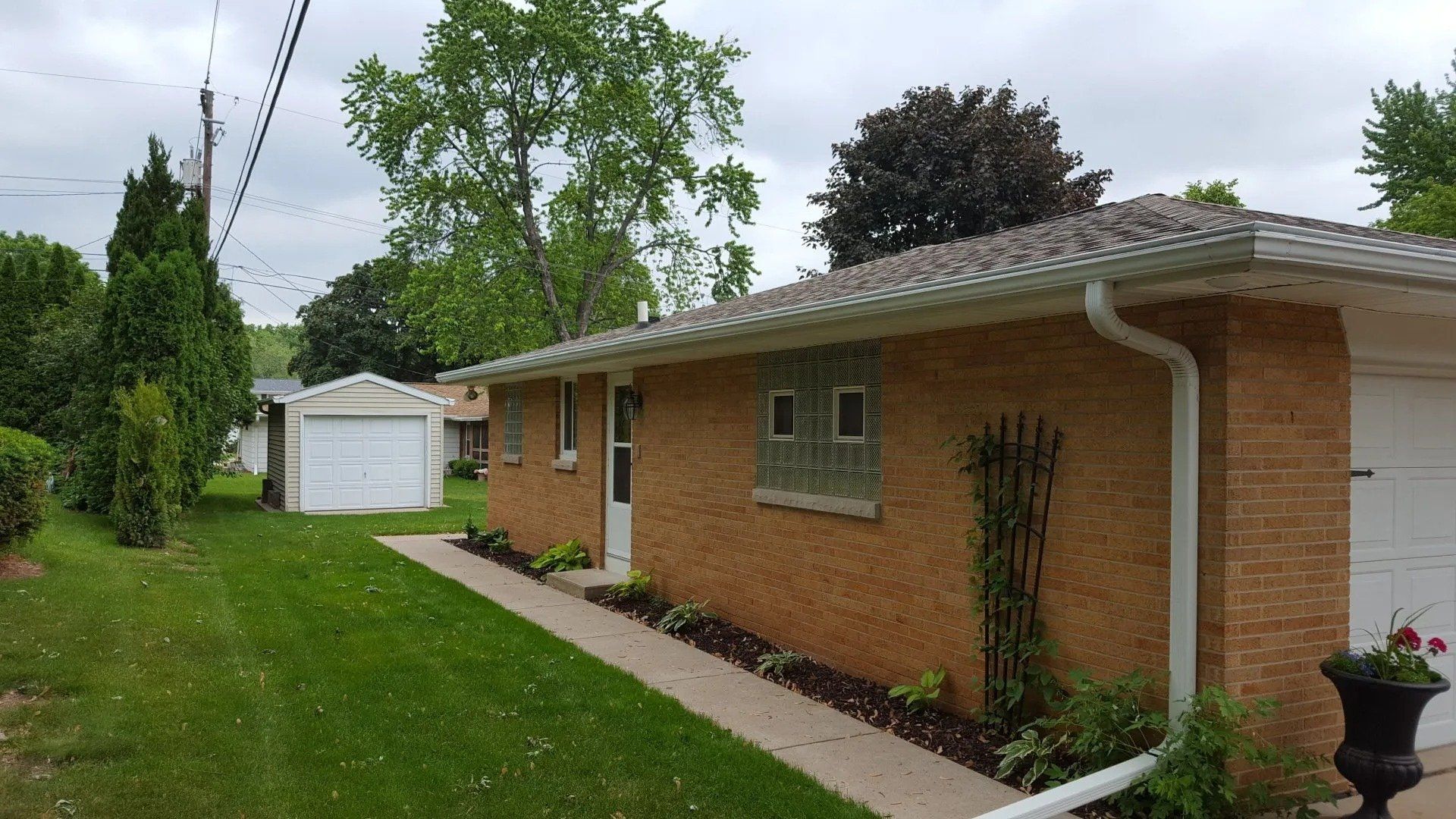 White Leaf-x on re-used gutters