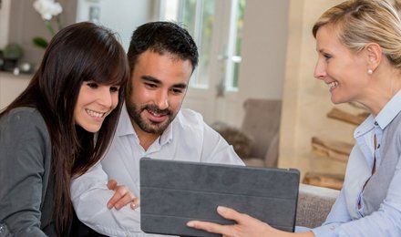Learn More About Renters Insurance couple and agent discussing the terms