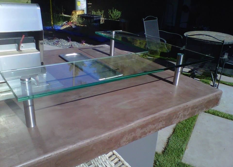 A table with a glass shelf on top of it