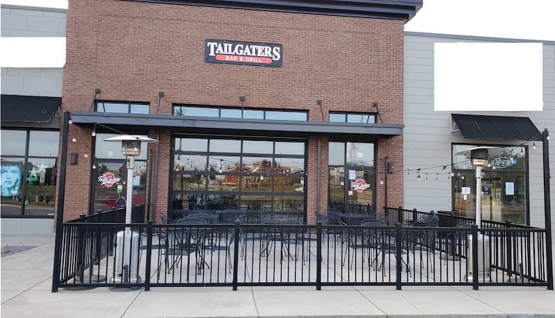 A brick building with a sign that says tailgate on it