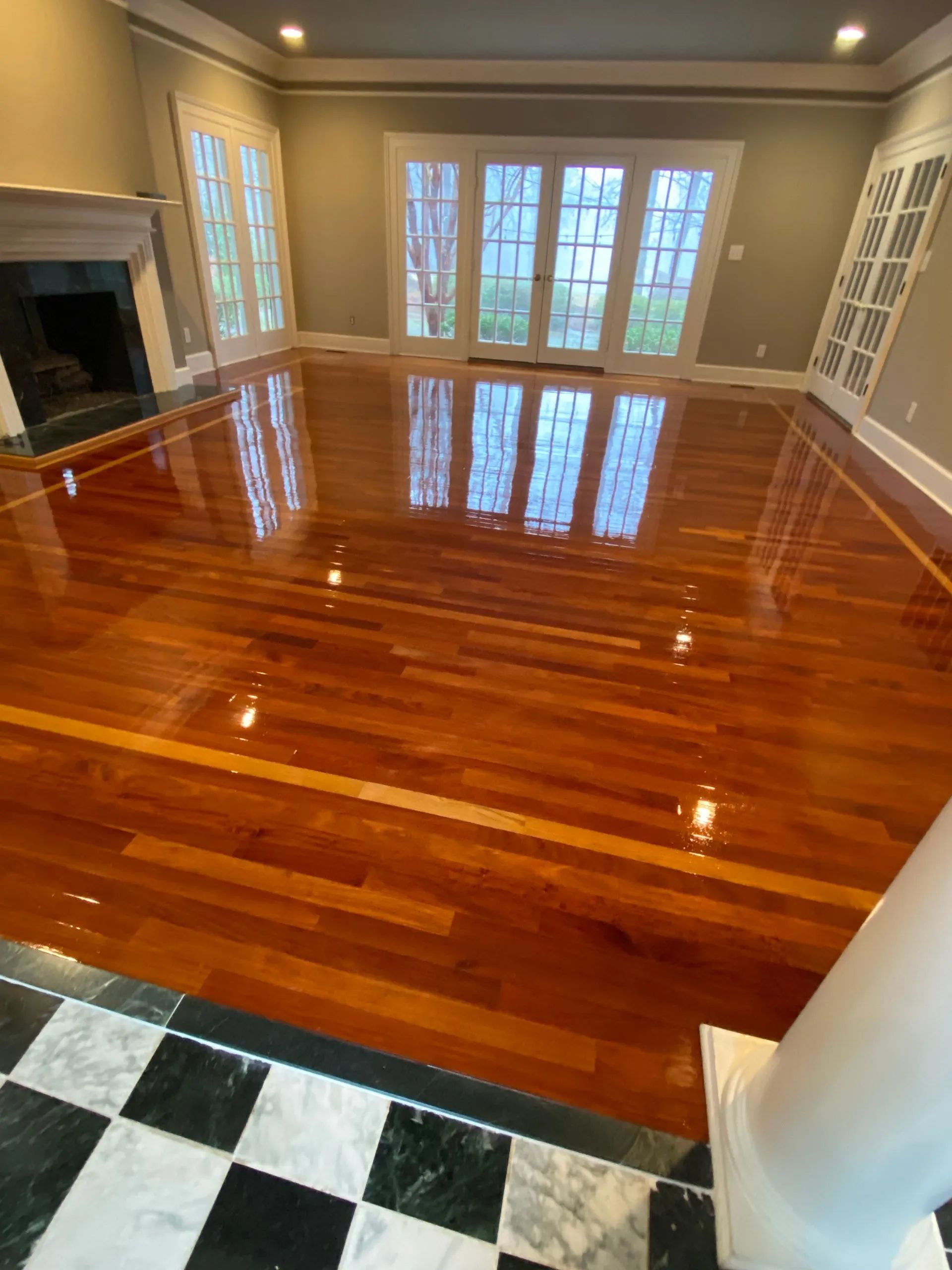 A living room with hardwood floors and a checkered floor.