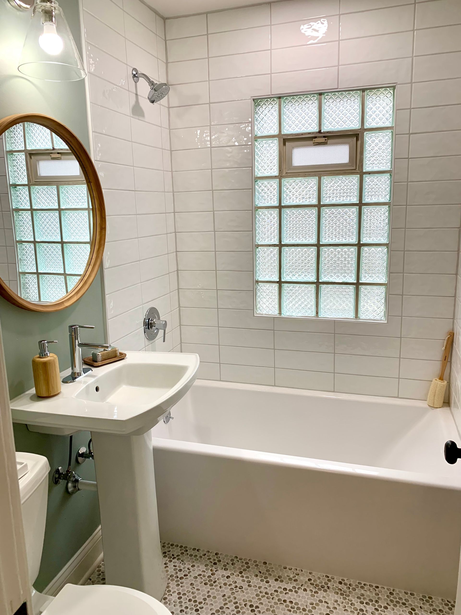 Cape Code Milwaukee bathroom