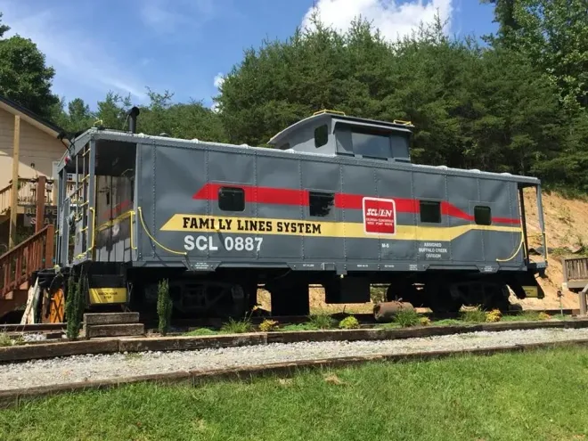 Gray Caboose (Seaboard Coast Line #0887)